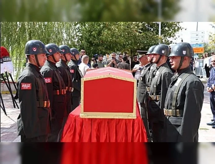 Elazığlı Tankçı Uzman Çavuş Coşkun Sevim, Zeytin Dalı Harekatı bölgesindeki kalp krizi sonrası son yolculuğuna uğurlandı