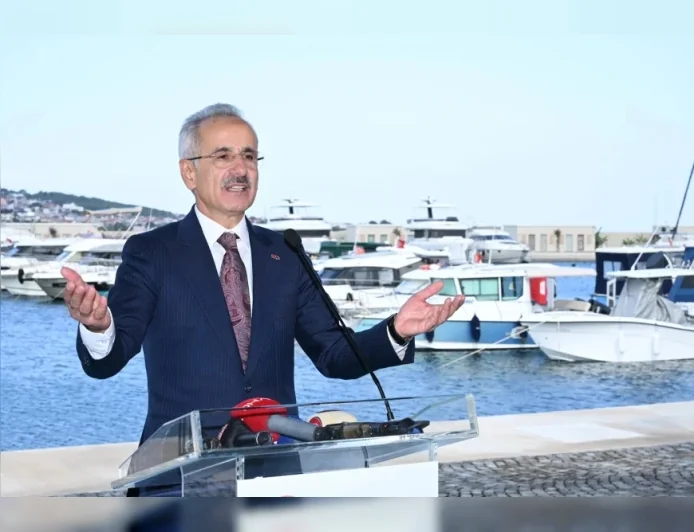 Ulaştırma ve Altyapı Bakanı Abdulkadir Uraloğlu: “Yerli dizaynımızla Türk tersanelerinde ilk kez emici özellikli tarama gemisi inşa ettik”