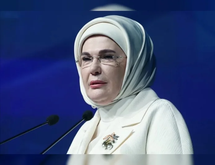 EMİNE ERDOĞAN: “SIFIR ATIK YAKLAŞIMININ İKLİM EYLEMİNİN GÜÇLÜ ARAÇLARINDAN BİRİ OLARAK BENİMSENECEĞİNE YÜREKTEN İNANIYORUM”