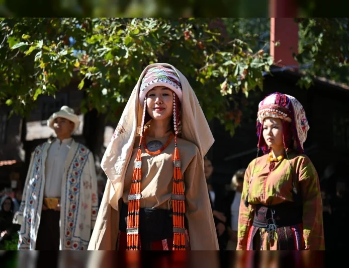 Altınköy Türk Dünyası Kültür ve Sanat Festivali’nde Kırgız “Eleçek Başlıkları” defilesine yoğun ilgi