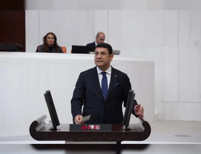 DEVA Partisi Ankara Milletvekili İdris Şahin: “Ekonomiden adalete kadar çözülmeyi bekleyen ne kadar düğüm varsa, hepsinin çözüleceği yer bu binanın çatısıdır”