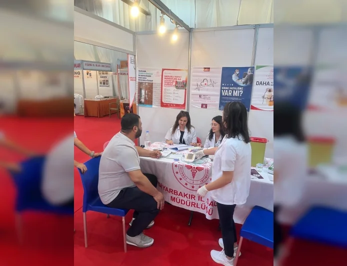 Diyarbakır Kitap Fuarı’nda sağlık taraması ve “Mahallemde Hareket Var” etkinliği vatandaşlarla buluştu