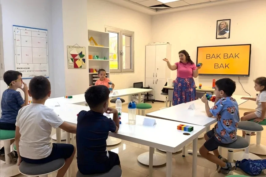 Bornova’da Altı LEGO Tuğlasıyla Sınırsız Tasarım: Minikler Hayallerini Modellere Dönüştürdü
