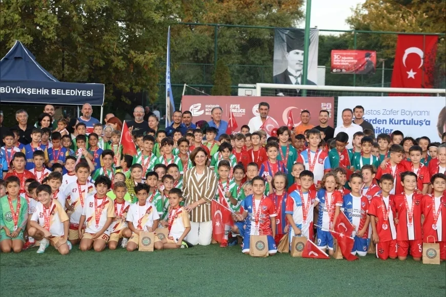 Eskişehir Büyükşehir Belediye Başkanı Ayşe Ünlüce: “Çocuklarımızın sporla, dostlukla ve takım ruhuyla büyüdüğünü görmek mutluluğumuzu artırdı”