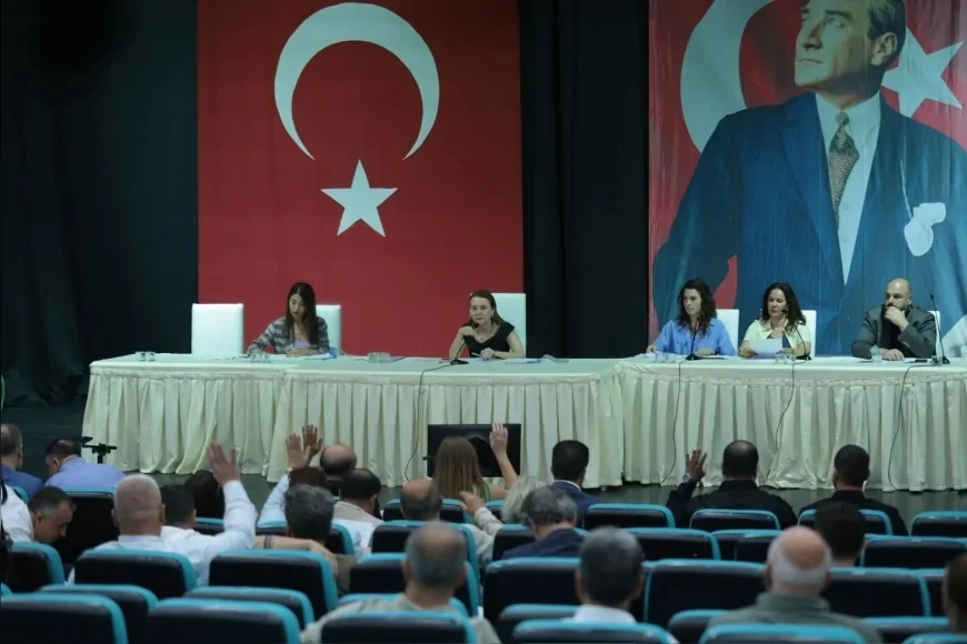 Konak Belediye Başkanı Nilüfer Çınarlı Mutlu: “Bekleyen maddelerin artık beklemeyerek gündeme gelmesini istiyoruz”