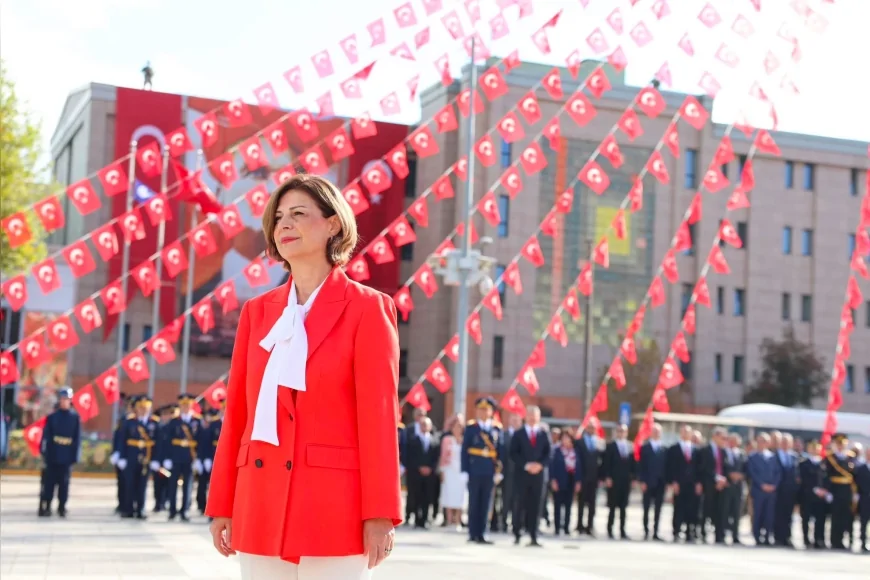 Eskişehir Büyükşehir Belediye Başkanı Ayşe Ünlüce: “Cumhuriyet şehri Eskişehir’imizin kurtuluşunun 104. yılını kutluyorum