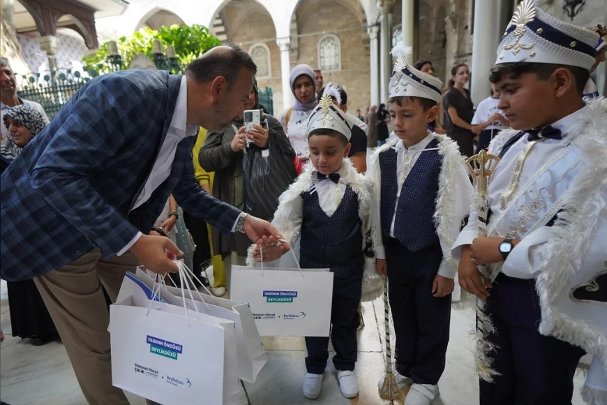 Beylikdüzü Belediyesi’nden sünnet ettirilen çocuklara Eyüp Sultan Camii ve Miniatürk gezisi