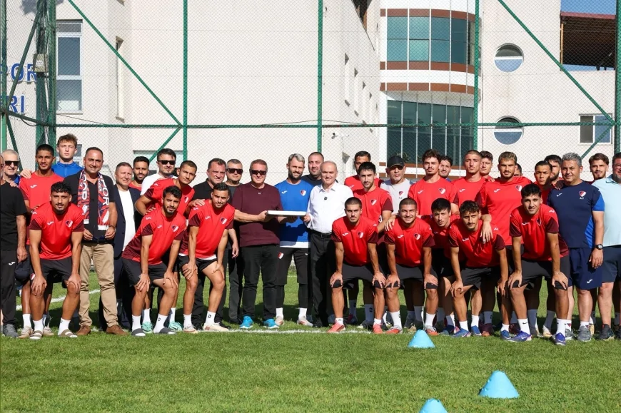 Düzce Belediye Başkanı Dr. Faruk Özlü: “Düzcespor’a maddi ve manevi her türlü desteği vereceğiz”
