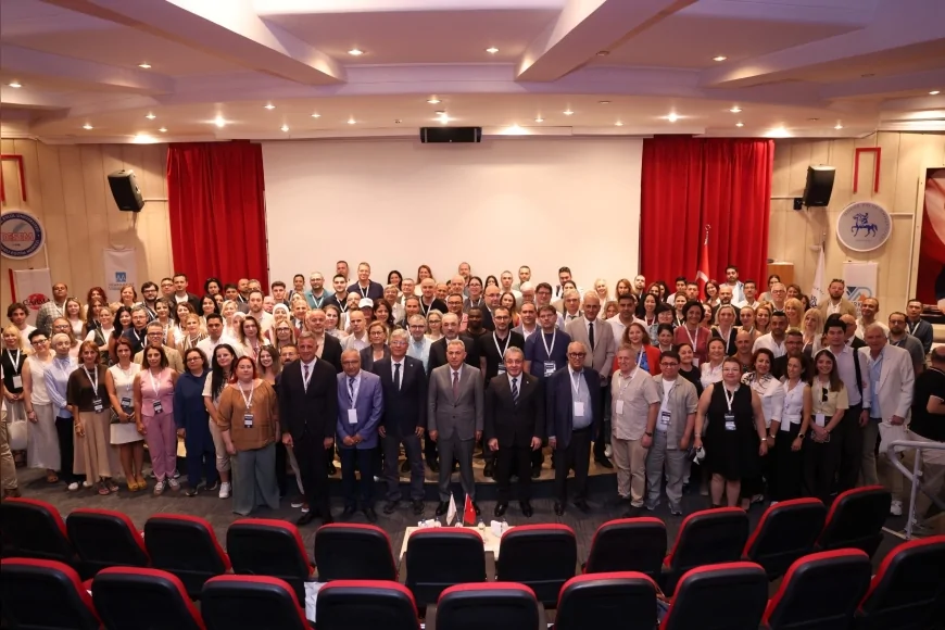 Dokuz Eylül Üniversitesinde TAOM 2026’da yapay zekâ çağında liderliğin geleceği uluslararası akademisyenlerle ele alındı