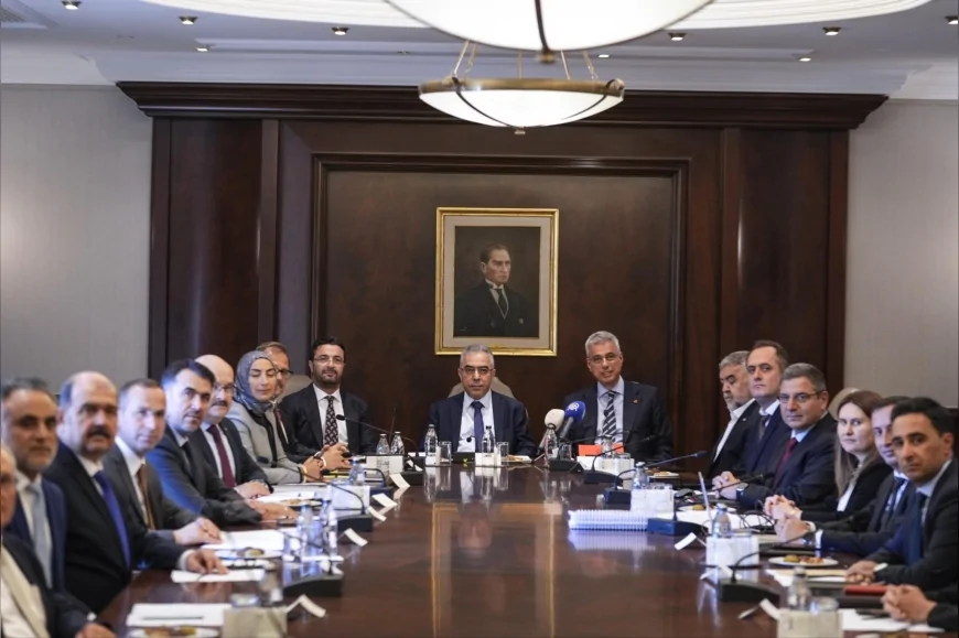 Sağlık Bakanı Prof. Dr. Kemal Memişoğlu: “Sağlık çalışanlarımızın haklarını koruyan adımları istişare ettik”