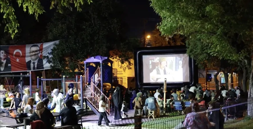 Derince’de Açık Hava Sinema Şöleni Yeşilçam Klasikleriyle Nostalji Dolu Akşamlara Sahne Oldu