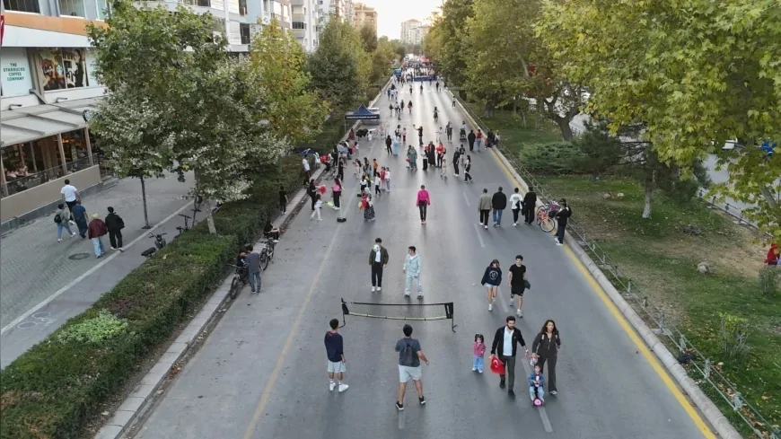 Eskişehir Büyükşehir Belediyesi’nin “Arabasız Pazar” uygulaması Türkiye’ye örnek model olarak tanıtıldı