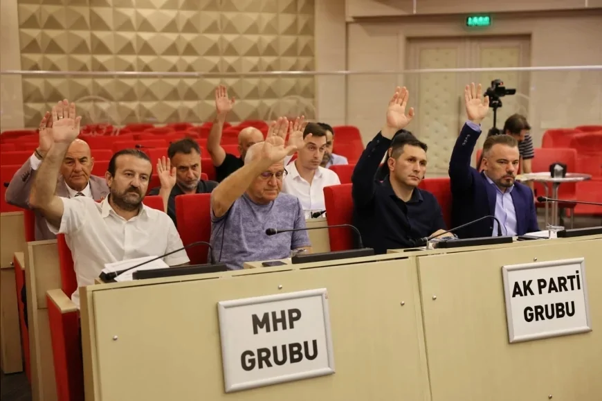 Şehzadeler Belediye Başkanvekili Esenkaya: “Çiftçilerimizi de unutmadık, ova yollarında hedefimizin yüzde 70’ini tamamladık”