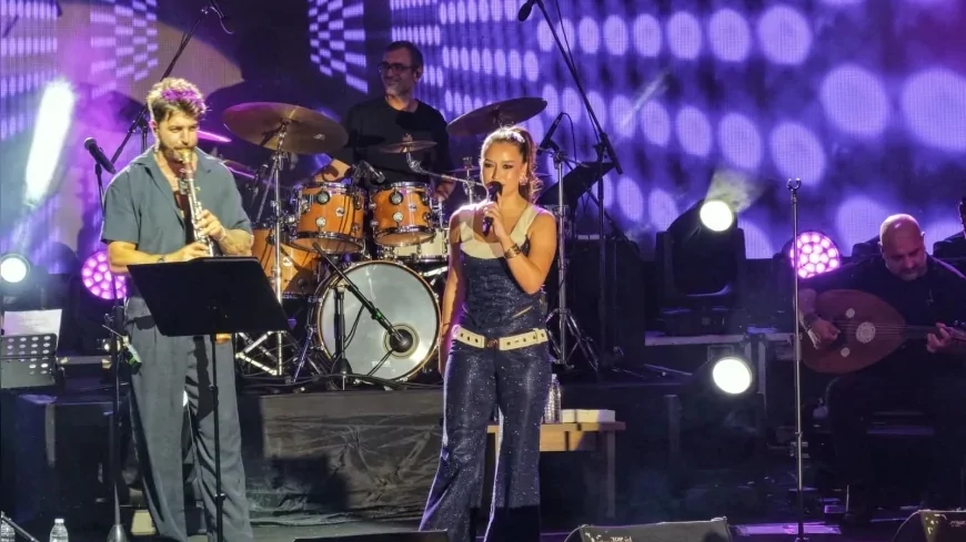 Aydın Büyükşehir Belediyesi Buharkent’in kurtuluşunun 104. yılında binlerce vatandaşı Tuğba Yurt konserinde buluşturdu