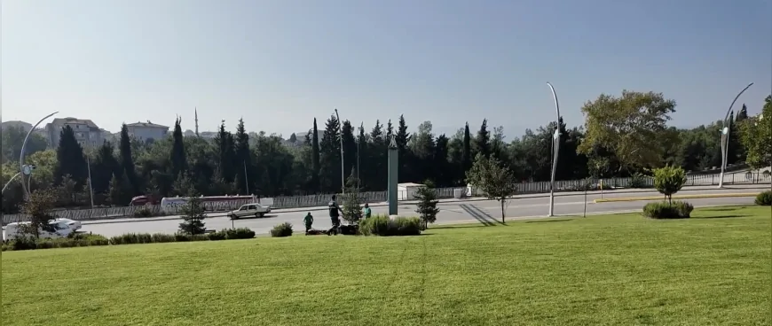 Derince’de parklar ve yeşil alanlar yenileniyor, 75 parkta akıllı kamera sistemi uygulanıyor