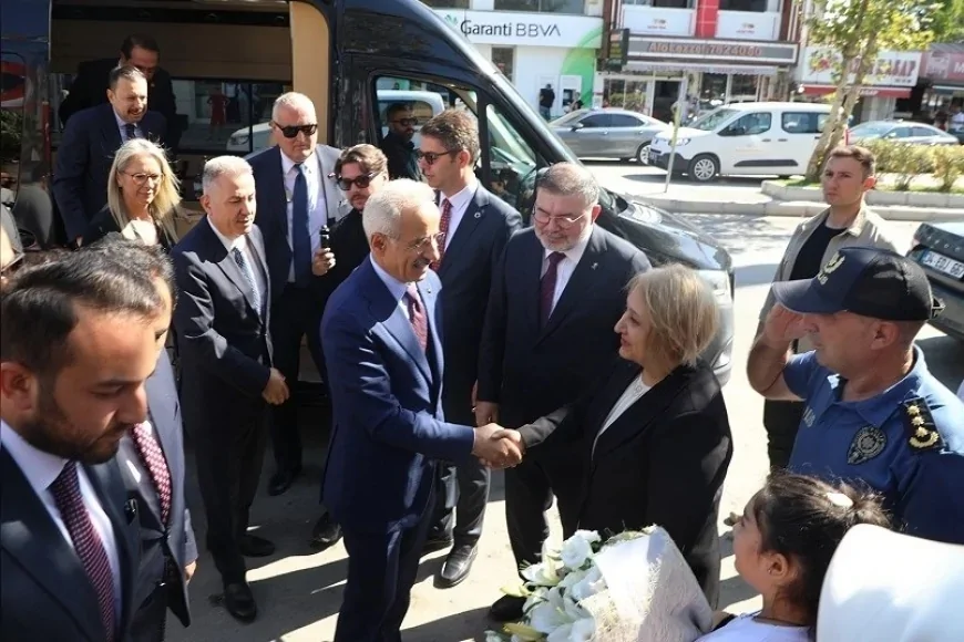 Ulaştırma ve Altyapı Bakanı Abdulkadir Uraloğlu: “Menderes’i Gümüldür’e bağlayan yolun ihalesinin yapılması kararını aldık”