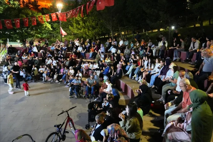 Keçiören’de Park Konserleri Sürüyor: Mustafa Kızıltuğ ve Yüksel Didikoğlu Sefer Eğri Parkı’nda Sahne Aldı