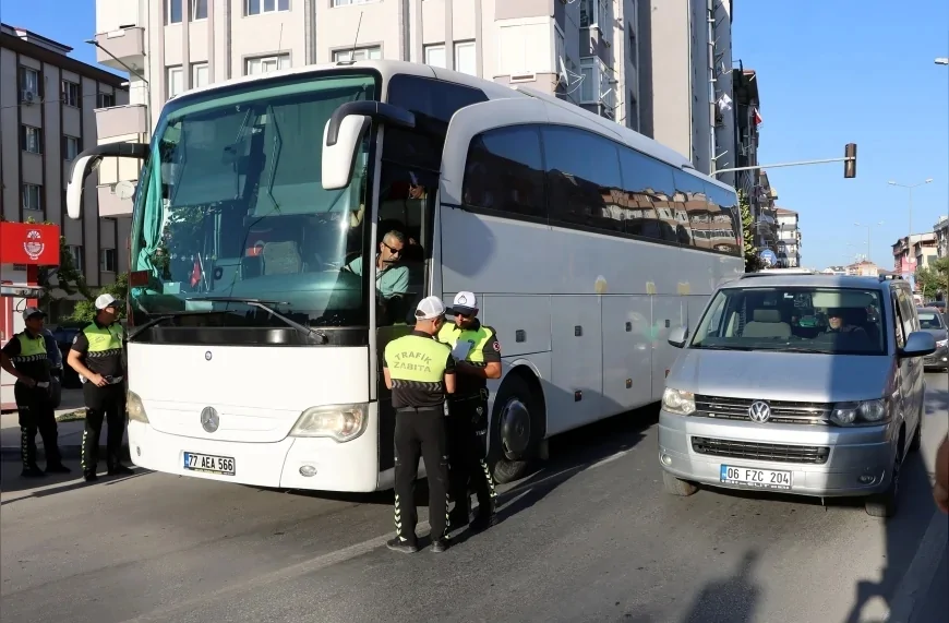 Yalova Belediyesi Servis Araçlarını Denetledi, Korsan Taşımacılığa Karşı İdari İşlem Uygulandı