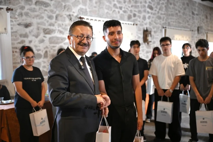 Altındağ Belediye Başkanı Dr. Veysel Tiryaki: “Başarılarıyla bizi gururlandıran gençlerimizi tebrik ediyorum”