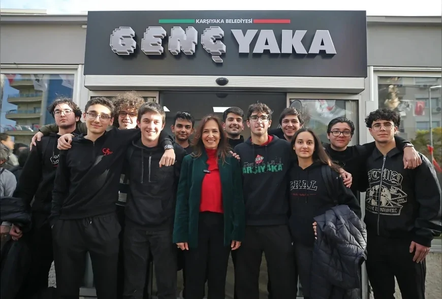 Karşıyaka Belediyesi'nin Genç Yaka Kafe ve Gençlik Merkezi gençleri sosyal alanlarda buluşturuyor
