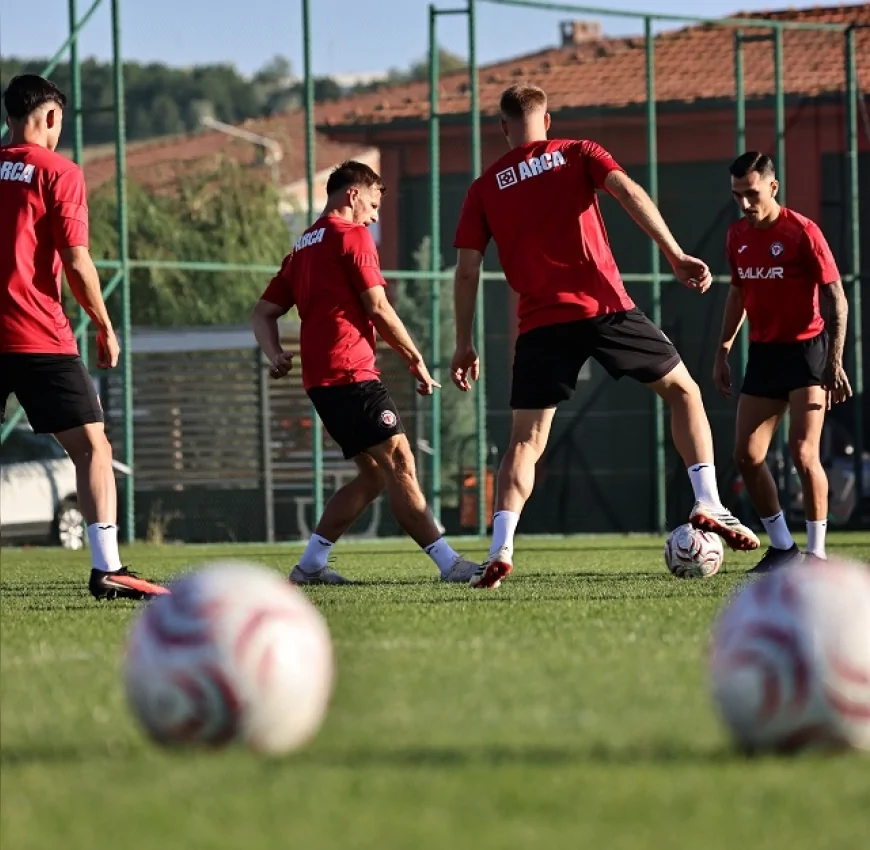 ARCA Çorum FK, Eyüpspor Maçı Öncesi Hazırlıklarını Tamamladı: Uğur Uçar’dan Taraftara Galibiyet Mesajı