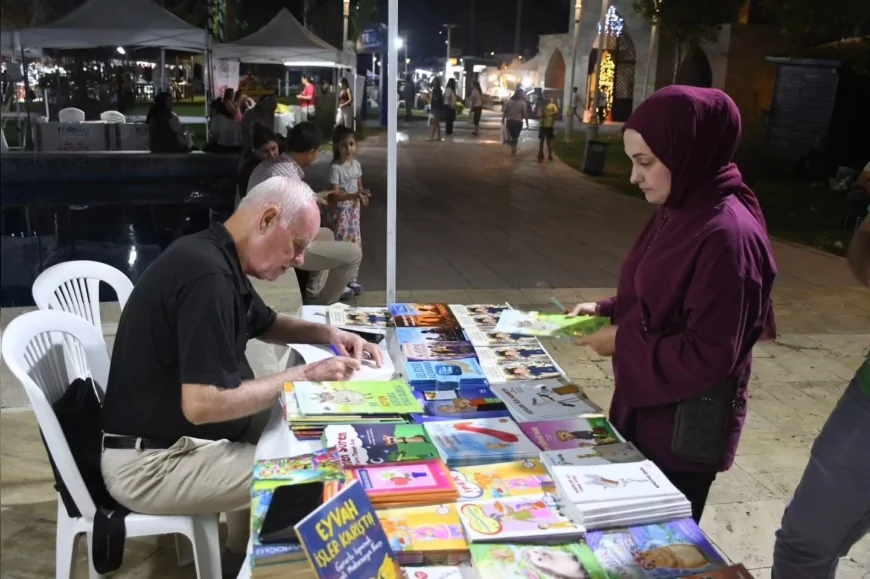 Torbalı’da 2. Güz Kitap Günleri’nin 6. gününde edebiyat, mizah ve siyaset söyleşileri ilgi gördü