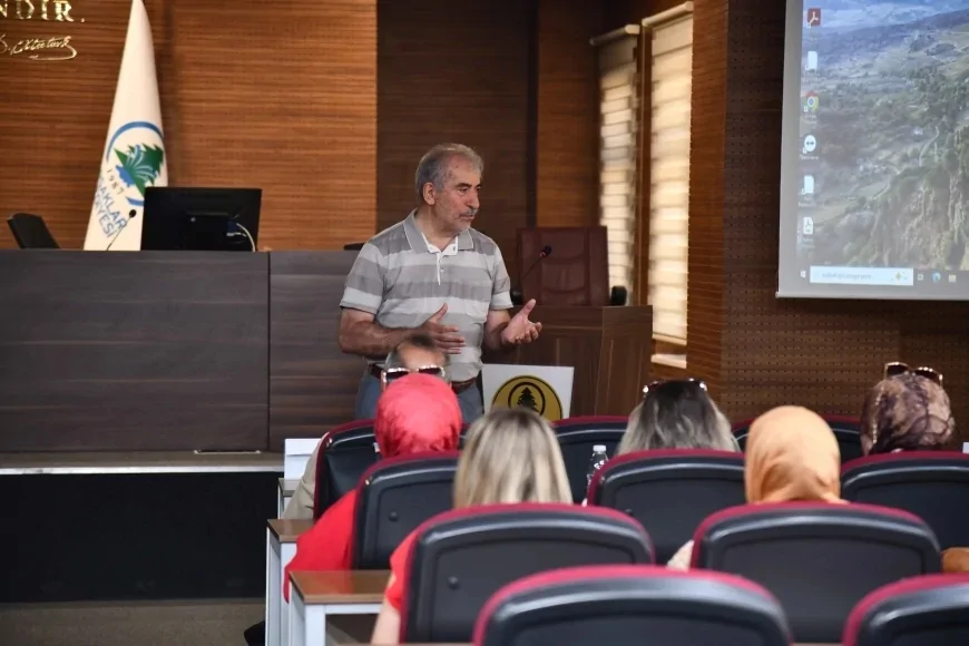 Pursaklar’da Nezaket Okulları öğretmenleri bir haftalık hizmet içi eğitim programını tamamladı