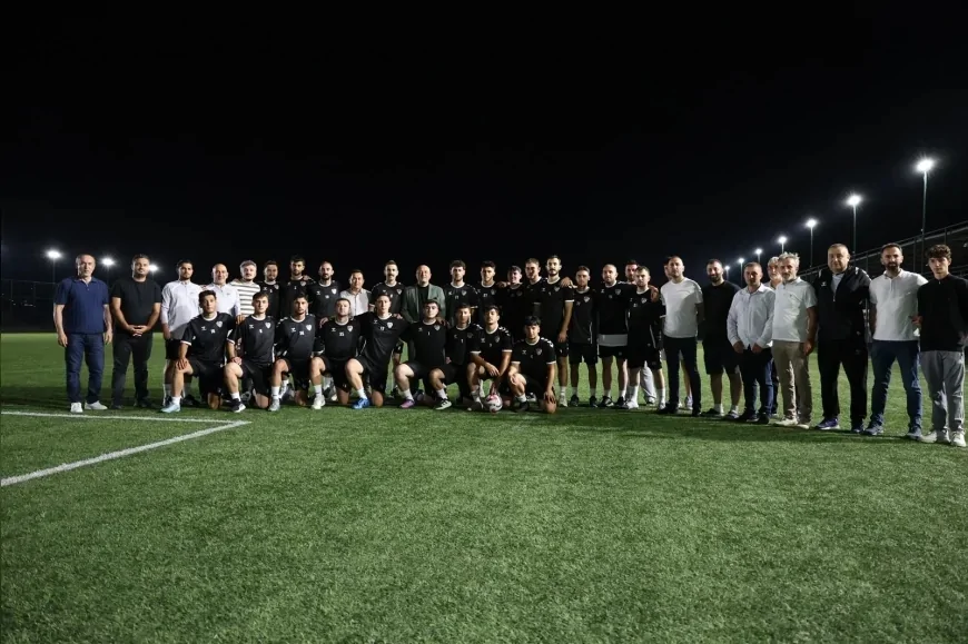Geyvespor yeni sezonun ilk antrenmanında futbolcular ve teknik heyeti buluşturdu