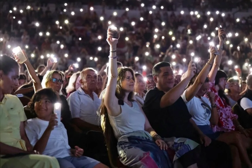 Çeşme Belediyesi’nin Düzenlediği Festival İki Gün Boyunca Müzik, Dans, Spor ve Sanatla Binlerce Kişiyi Buluşturdu