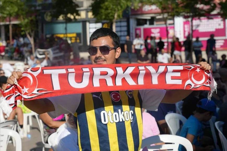 Maltepe’de Filenin Sultanları coşkusu dev ekrana taşındı, yüzlerce kişi final sevincini birlikte yaşadı