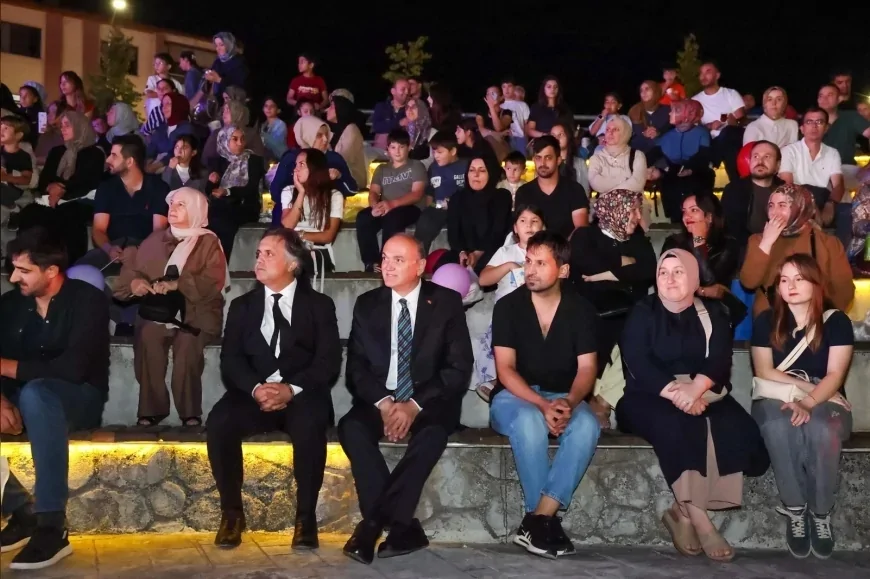 Düzce’de Asar Kemer Park açık hava sinemasına dönüştü Başkan Dr. Faruk Özlü vatandaşlara eşlik etti