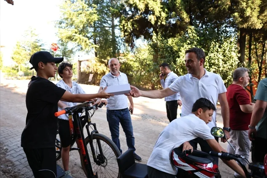 Başiskele Belediye Başkanı M. Yasin Özlü vatandaşları hanelerinde ve hemşehri derneğinde ziyaret etti