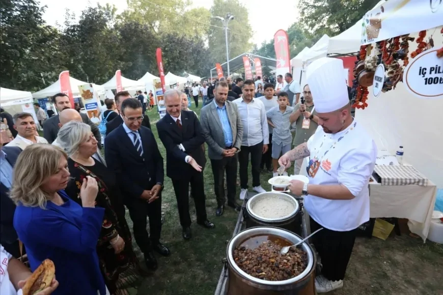 İnegöl Gastronomi Festivali on binlerce ziyaretçiyi kentin yöresel lezzetleriyle buluşturdu
