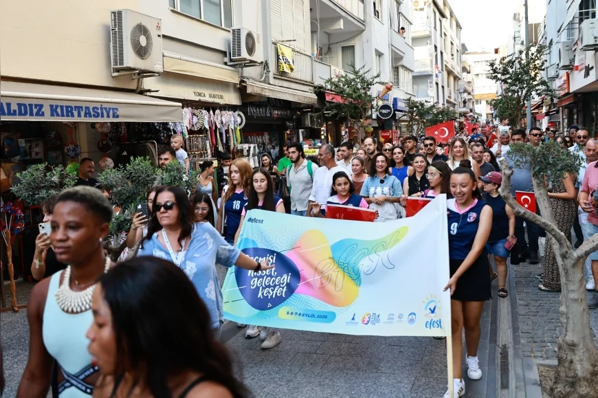 Efes Selçuk’ta EFEST 2026 kortej, müzik, dans ve kültür etkinlikleriyle başladı!