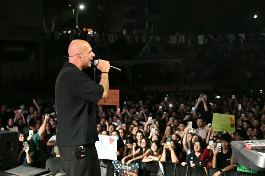 Manisa Büyükşehir Belediyesi’nin Gördes’in Kurtuluşunun 104. Yıl Dönümünde Düzenlediği Konserde Gripin Sahne Aldı!