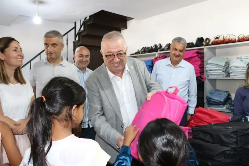 Edremit Belediye Başkanı Mehmet Ertaş: “İhtiyaç sahibi 500 öğrencimize kırtasiye desteğimizi ulaştırıyoruz”