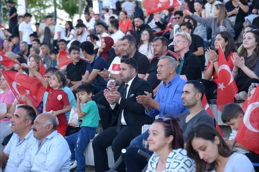 Kahramankazan Belediye Başkanı Selim Çırpanoğlu: “Üst üste ikinci kez Avrupa Şampiyonu olan Filenin Sultanlarını kutluyorum”
