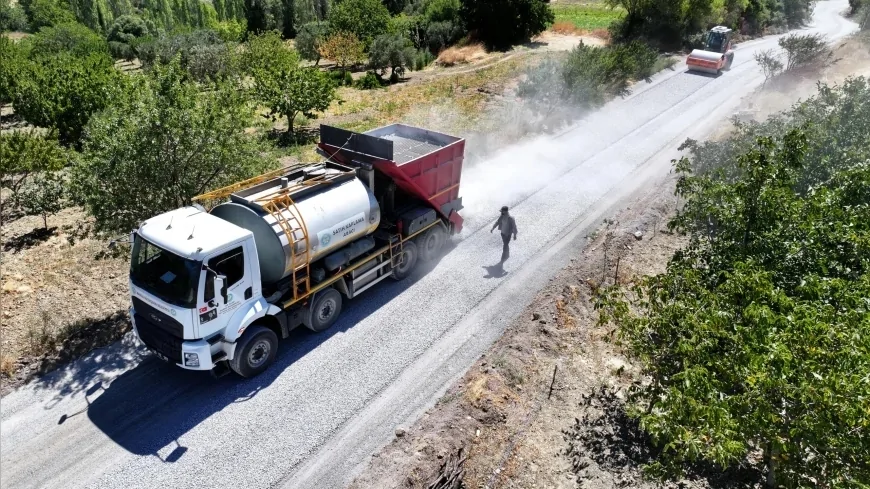 Gördes’te 1999’da açılan Malaz-Salur yolu 27 yıl sonra asfaltla buluştu