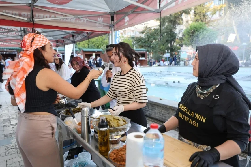 Manisa Bağ Bozumu Şenlikleri’nde En Güzel Sarma Yarışması Gastronomi Çarşısı’na lezzet kattı