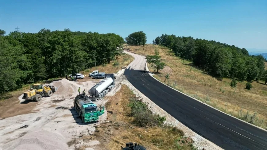 Bursa Büyükşehir Belediyesi 3 ilçede 12 mahalleyi kapsayan 50 kilometrelik yolu yeniledi