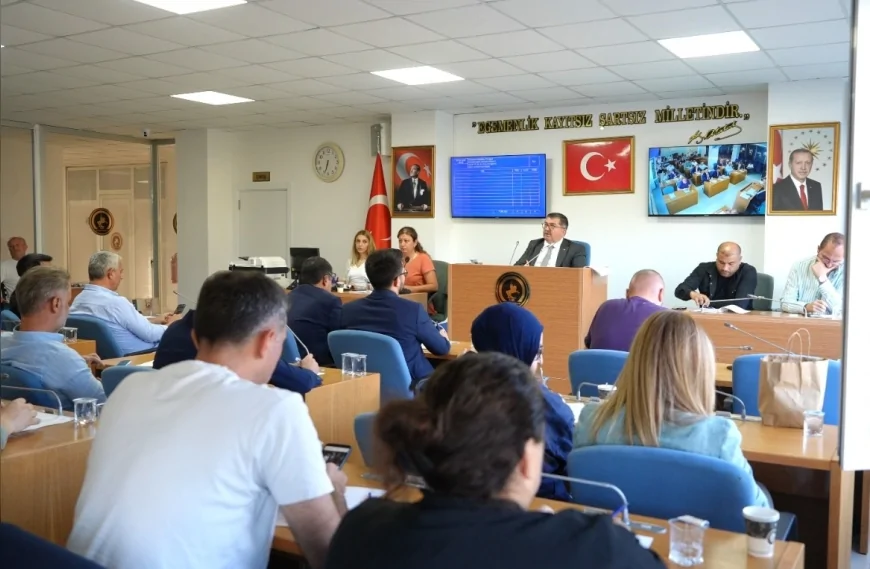 Düzce Belediye Meclisi Eylül ayı toplantısında 30 gündem maddesini görüşerek komisyonlara sevk etti