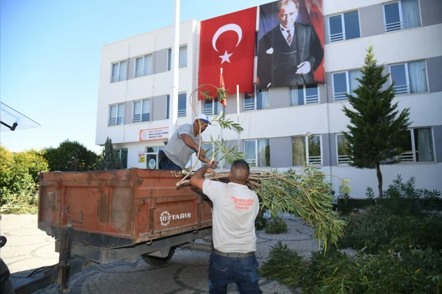 Yunusemre Belediyesi okullarda yeni eğitim yılı öncesi bakım çalışmalarını tamamlıyor