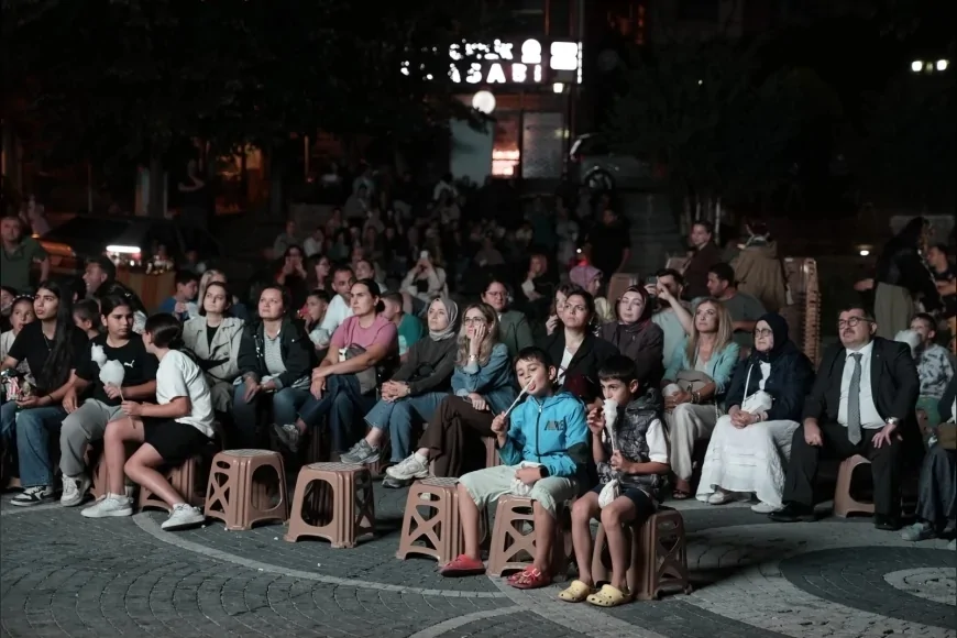 Düzce Belediyesi’nin Açık Hava Sinema Akşamları Konuralp’te “Konuralp Antik Kenti Bugüne Bakıyor” Belgeseliyle Sürdü