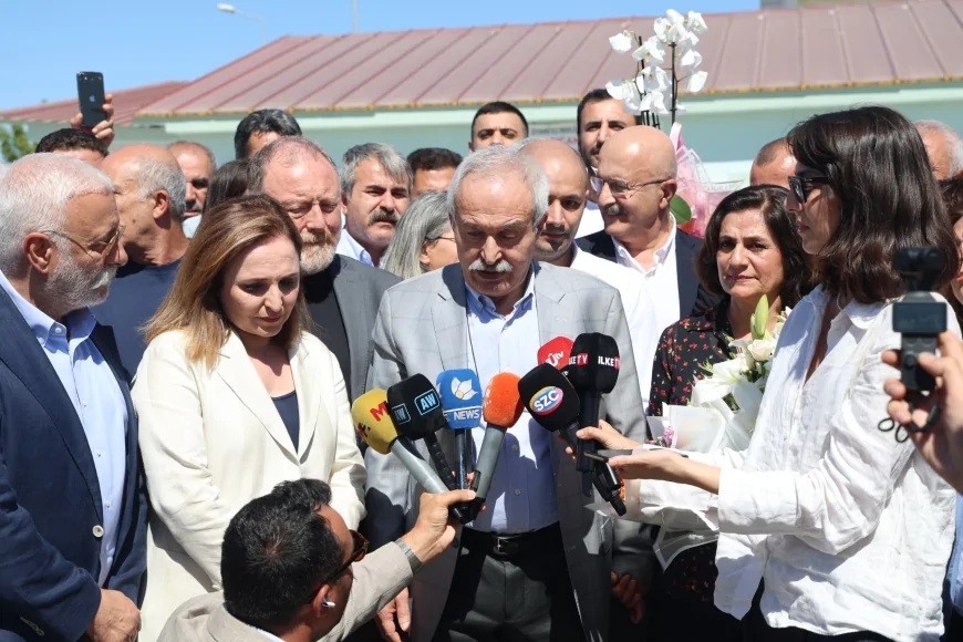 Selçuk Mızraklı yaklaşık 7 yıl sonra tahliye edildi: “Kaybettiğimiz şey hukuk ve demokrasidir”