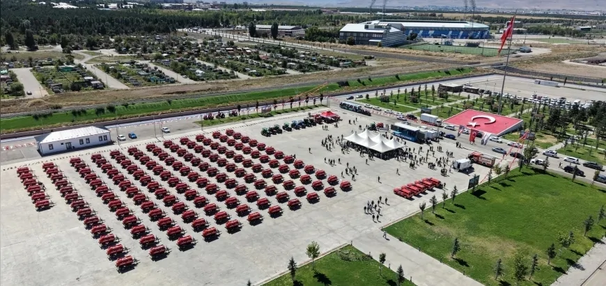Erzurum Büyükşehir Belediye Başkanı Mehmet Sekmen: “2028 yılında 350 tankerle yaklaşık bin 200 yerleşim yerimizin tamamına ulaşacağız”