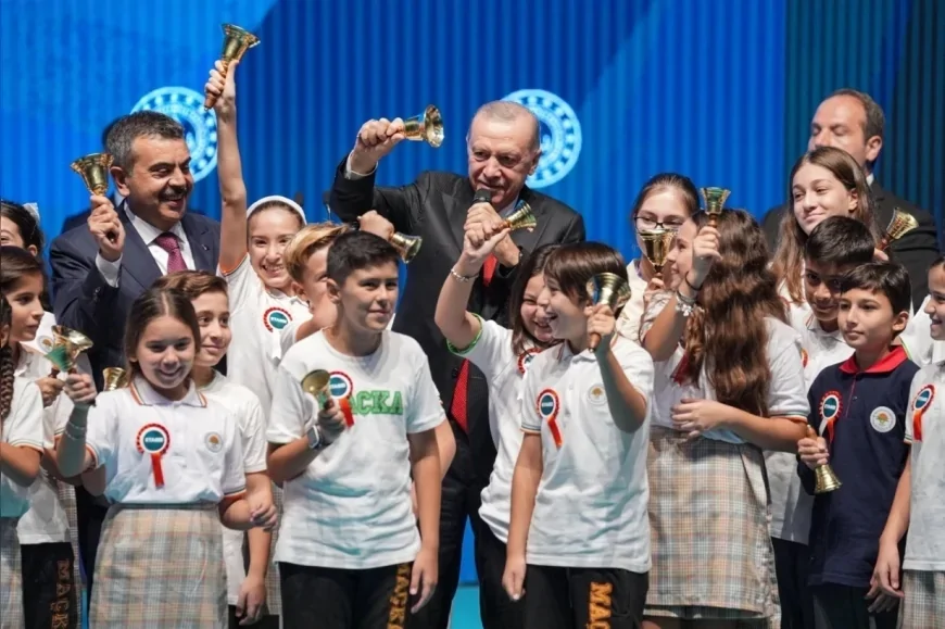 Cumhurbaşkanı Erdoğan: “PISA 2025 başarısında emeği geçen tüm eğitim camiasını tebrik ediyorum”