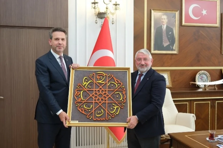 Enerji ve Tabii Kaynaklar Bakanı Alparslan Bayraktar, Çorum Belediyesi’nin yenilenebilir enerji yatırımlarını inceledi