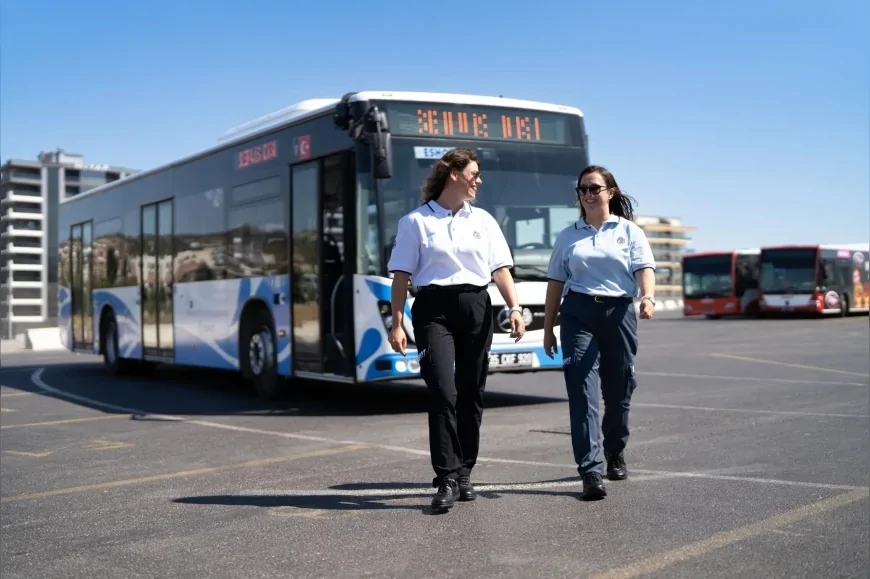 İzmir Büyükşehir Belediyesi ESHOT şoförlerinin çalışma kıyafetlerini dört mevsim konfor ve güvenlik için yeniliyor