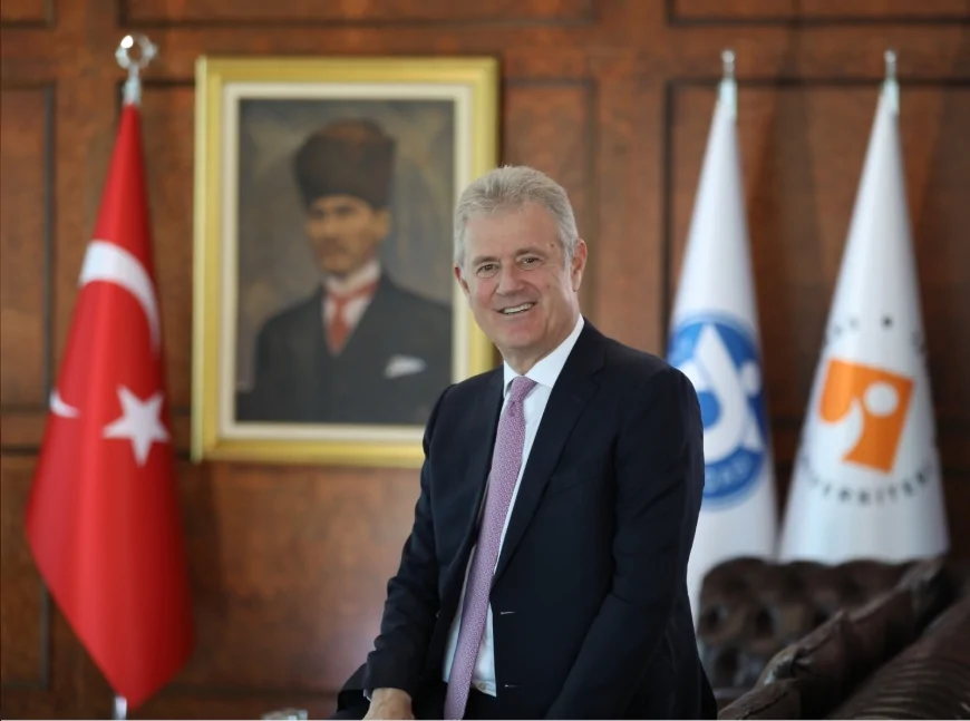 İzmir Ticaret Odası Yönetim Kurulu Başkanı Mahmut Özgener: “Cumhuriyetimizin değerlerine sahip çıkarak İzmir’i daha ileriye taşımalıyız”