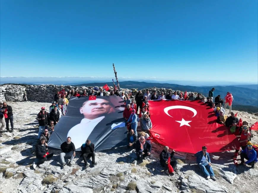 Edremit Belediye Başkanı Mehmet Ertaş: “Bayrak Yürüyüşümüzü geleneksel hale getirmek istiyoruz”